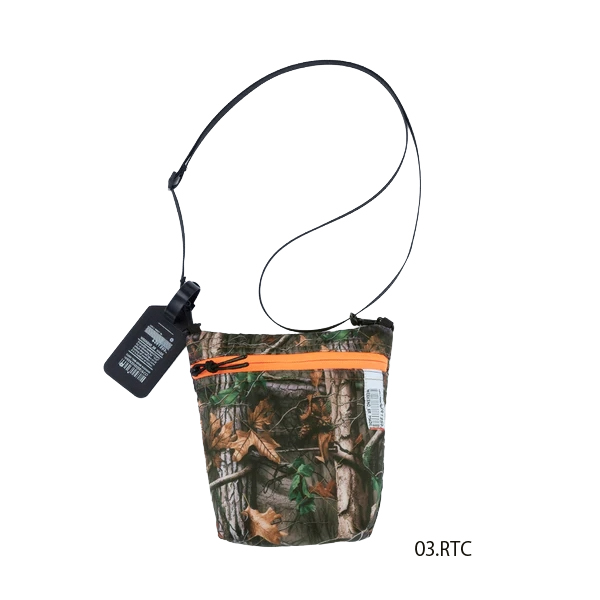 最小限の荷物を収納するミニサイズのショルダーバッグ