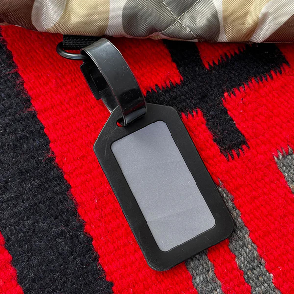 最小限の荷物を収納するミニサイズのショルダーバッグ