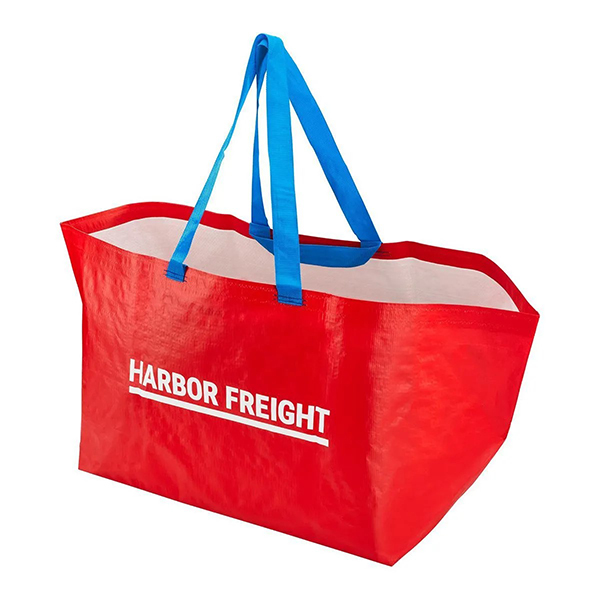 最大55ポンド(約25kg)まで耐えられる大型バッグ。