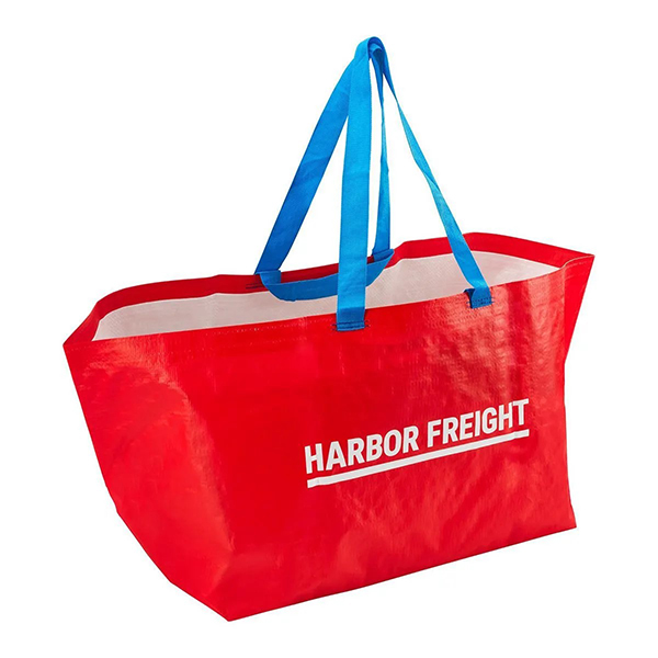 最大55ポンド(約25kg)まで耐えられる大型バッグ。