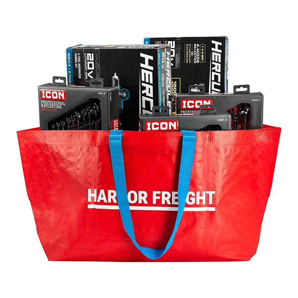 最大55ポンド(約25kg)まで耐えられる大型バッグ。