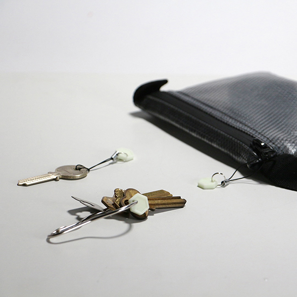 様々な光源で驚くほどよく光る、countycommの蓄光ミニマーカー5個セット。