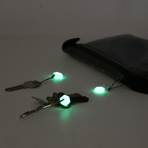 様々な光源で驚くほどよく光る、countycommの蓄光ミニマーカー5個セット。