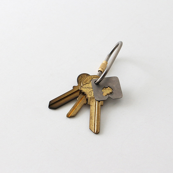 航空宇宙グレードのグレードの8 チタン合金を使用した、超軽量かつ高耐久のブレッドクリップ。