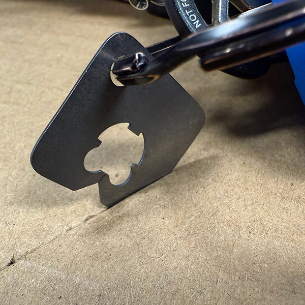 航空宇宙グレードのグレードの8 チタン合金を使用した、超軽量かつ高耐久のブレッドクリップ。