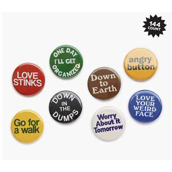 ヴィンテージボタンからインスピレーションを得たバッジ。