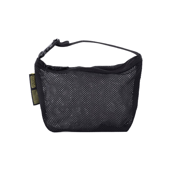 厚手でしなやかな素材感のメッシュ生地を使用したポーチ