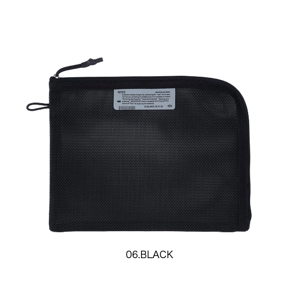 塩ビでコーティングされた硬めのメッシュ生地を使用したポーチ