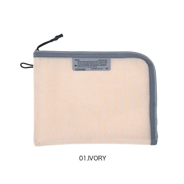 塩ビでコーティングされた硬めのメッシュ生地を使用したポーチ