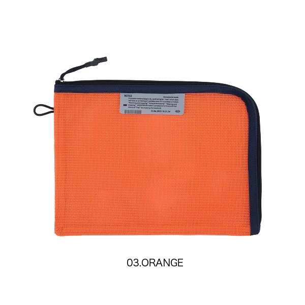 塩ビでコーティングされた硬めのメッシュ生地を使用したポーチ