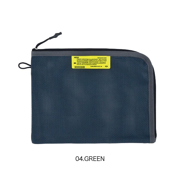 塩ビでコーティングされた硬めのメッシュ生地を使用したポーチ