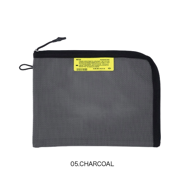 塩ビでコーティングされた硬めのメッシュ生地を使用したポーチ