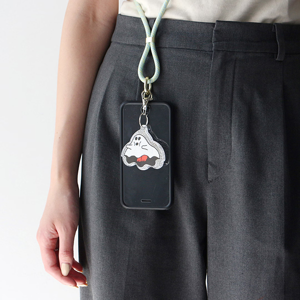 イラストレーター MIDORI KOMATSU による、ポップでカラフルなイラストが魅力のリフレクター。