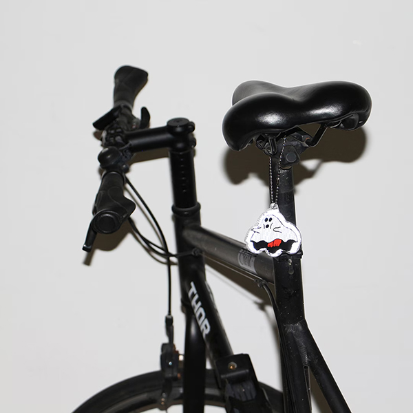 イラストレーター MIDORI KOMATSU による、ポップでカラフルなイラストが魅力のリフレクター。