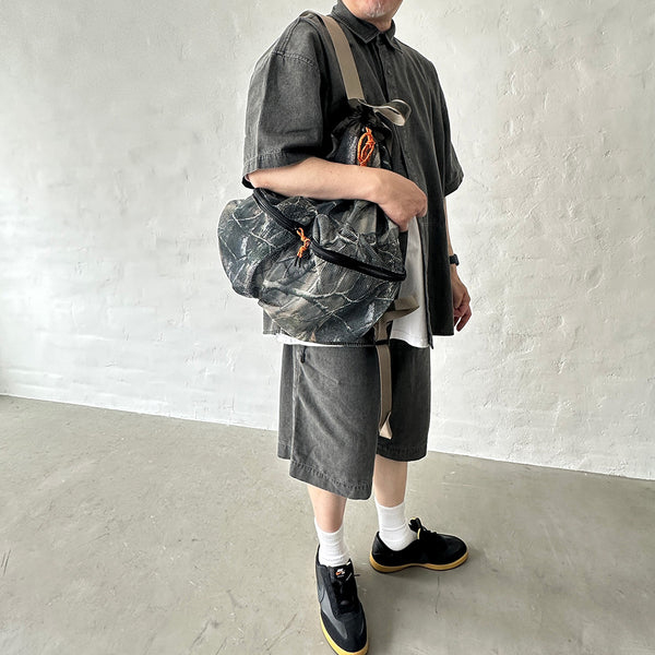 厚手でしなやかな素材感のメッシュ生地を使用したバックパック