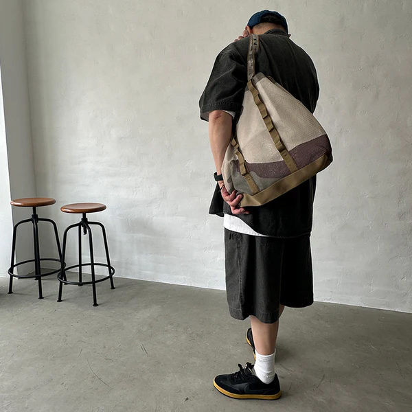 厚手でしなやかな素材感のメッシュ生地を使用したトートバッグ