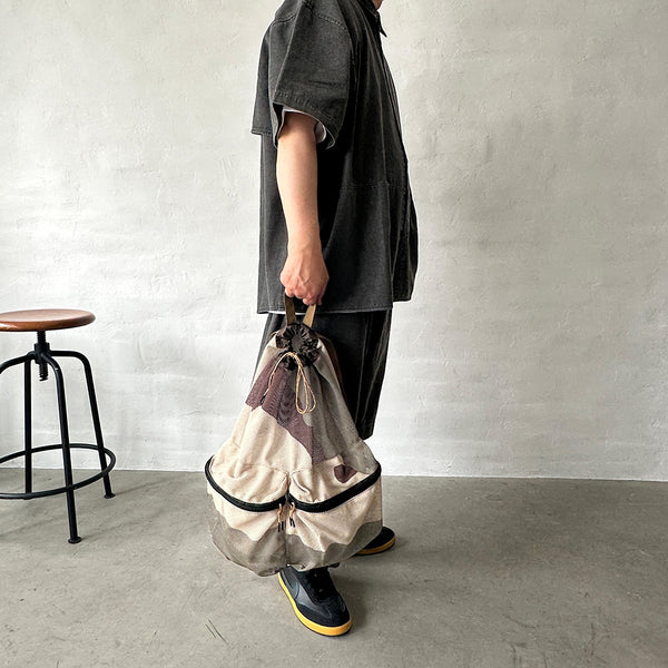 厚手でしなやかな素材感のメッシュ生地を使用したバックパック