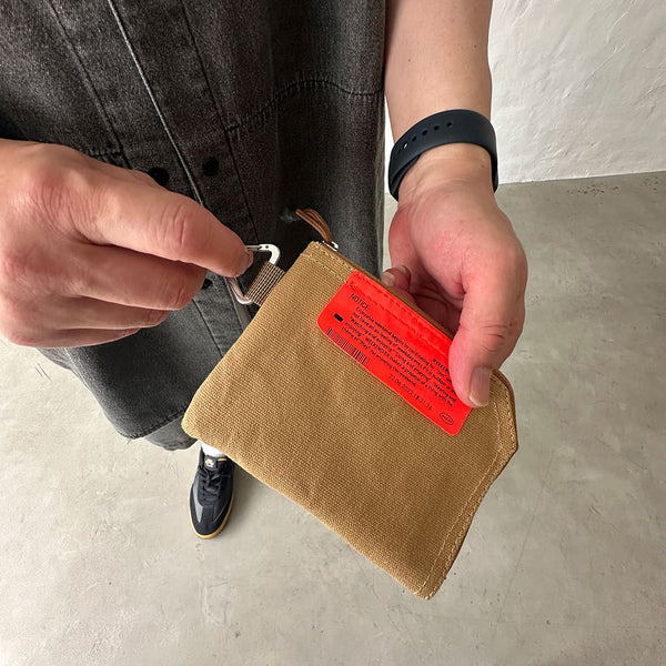 コットンキャンバスを使用したクラシカルなデザイン