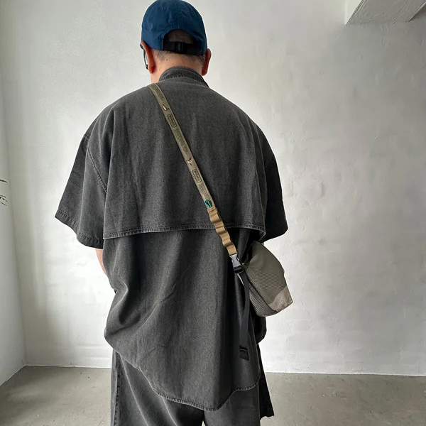 厚手でしなやかな素材感のメッシュ生地を使用したポーチ