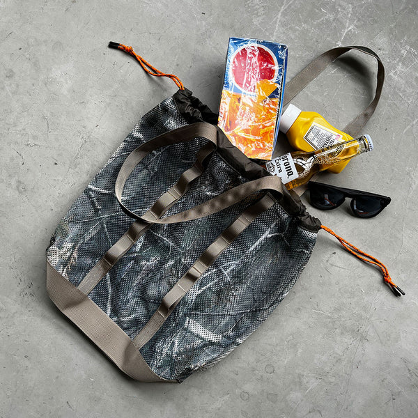 厚手でしなやかな素材感のメッシュ生地