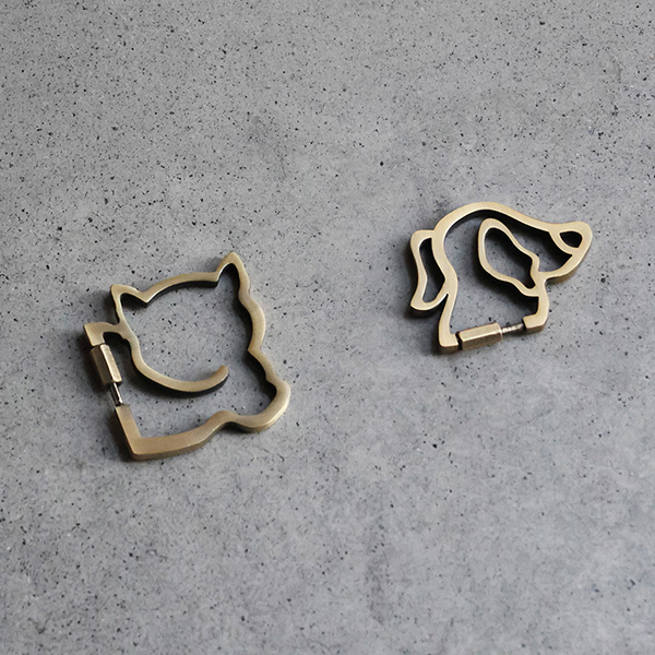 猫や犬の形のラビナキーリング