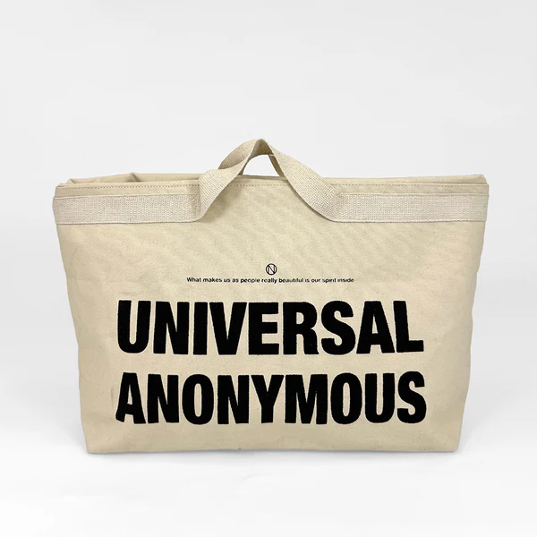 上半分を内側に織り込むとHALFサイズで使える容量可変バッグ