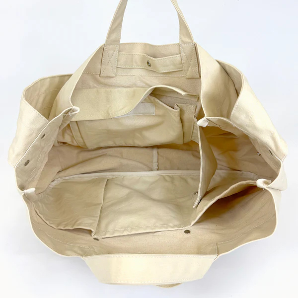 アメカジ好きの定番のニュースペーパーバッグ。