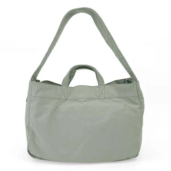 アメカジ好きの定番のニュースペーパーバッグ。