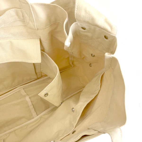 アメカジ好きの定番のニュースペーパーバッグ。