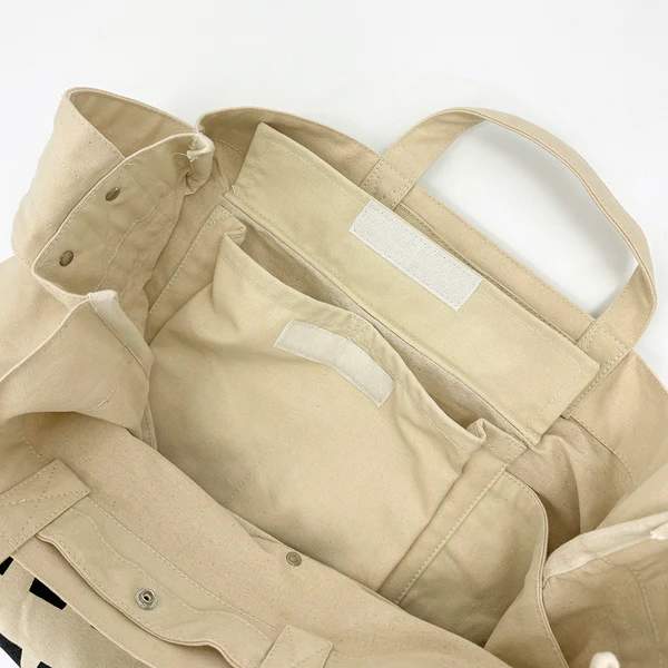 アメカジ好きの定番のニュースペーパーバッグ。