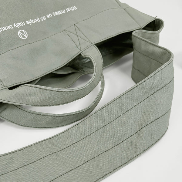 アメカジ好きの定番のニュースペーパーバッグ。