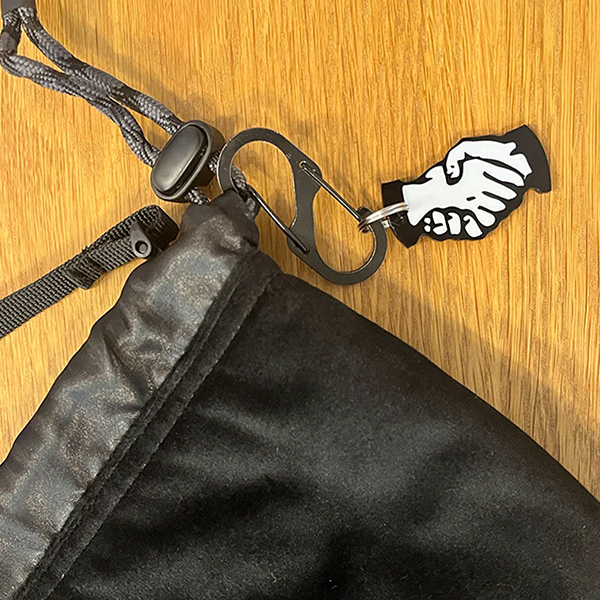 クラシカルな柄の小さなアクリル製タグ