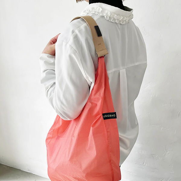 極小サイズのエコバッグHUNGBAGをより快適に使用できる専用ストラップ。