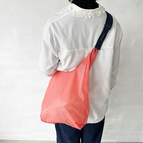 極小サイズのエコバッグHUNGBAGをより快適に使用できる専用ストラップ。