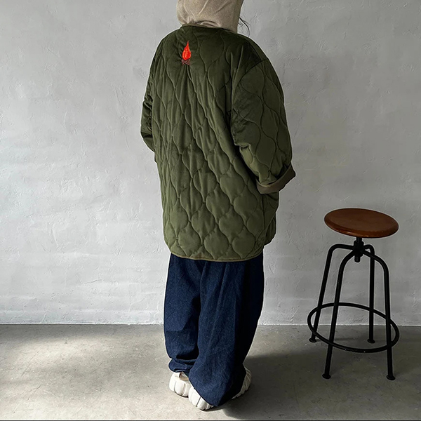 ベルベット素材に刺繍を施したスーベニアジャケットの様なDAN-TEN