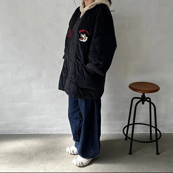 ベルベット素材に刺繍を施したスーベニアジャケットの様なDAN-TEN
