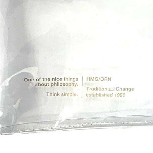 小物が迷子にならないクリアポーチ。