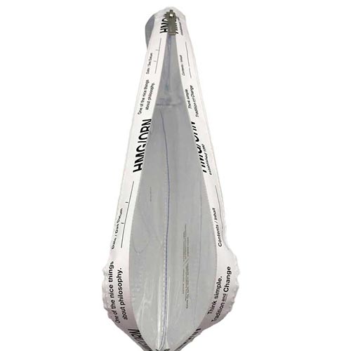 小物が迷子にならないクリアポーチ。