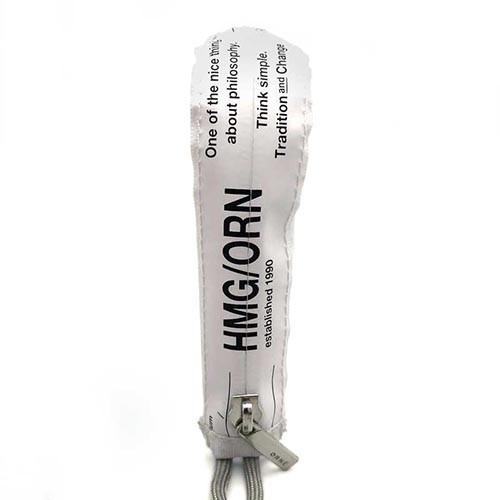 小物が迷子にならないクリアポーチ。