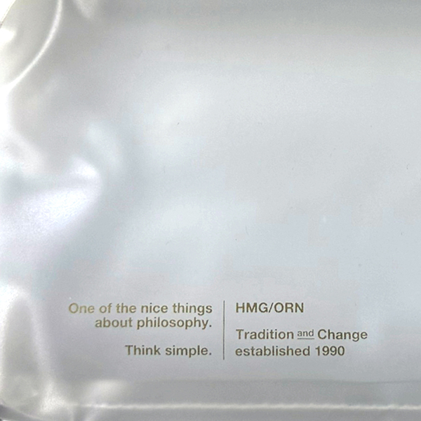 小物が迷子にならないクリアポーチ。