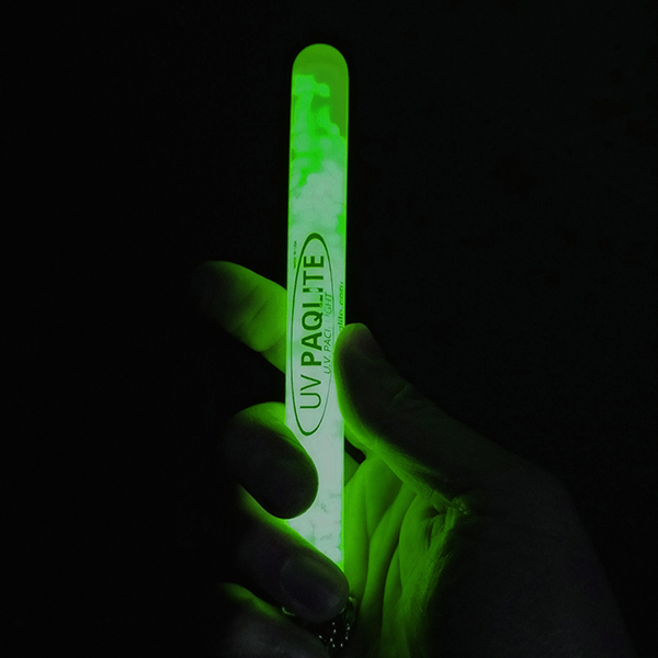 日中貯めた光が夜になるとぼんやりと光る蓄光キーホルダー