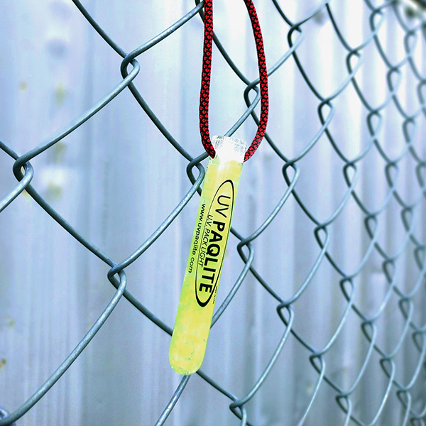 日中貯めた光が夜になるとぼんやりと光る蓄光キーホルダー