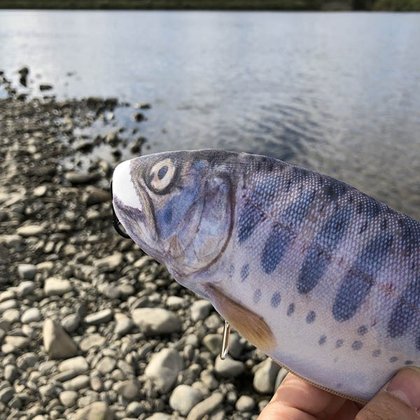 魚をリアルに再現したインパクト大なポーチ