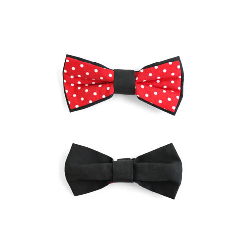 フォーマルにも対応できるようドットとブラックのリバーシブル仕様。