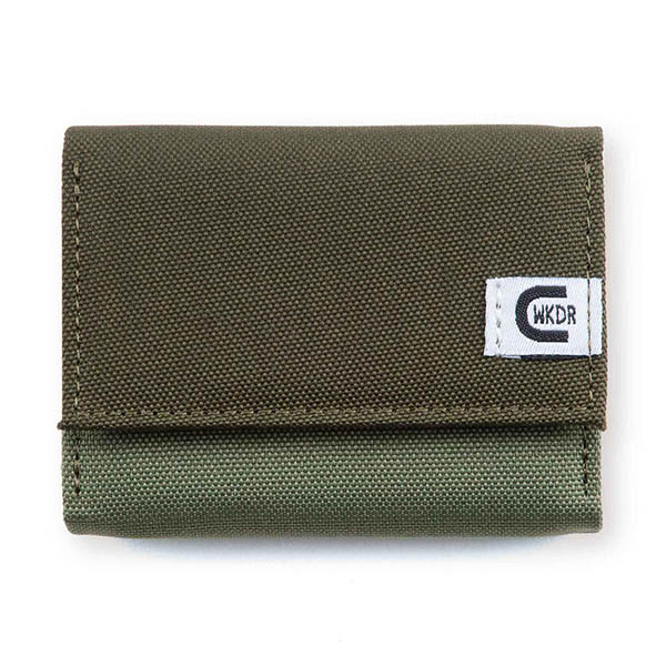 coruri/ コルリはアクティブなオフタイムに必要最小限を機能的に収納する小型財布です。
