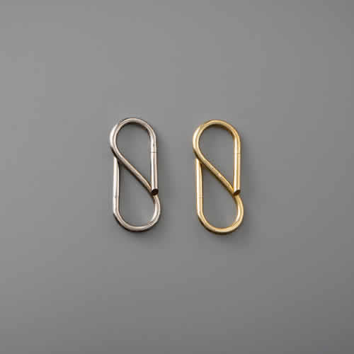 S字型のシンプルなキーリングになります。