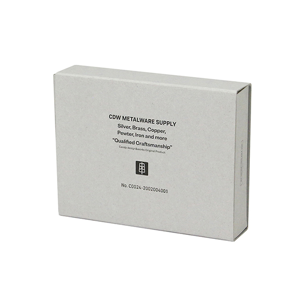 着脱しやすく、クラシカルな雰囲気のするカラビナタイプのキーリング