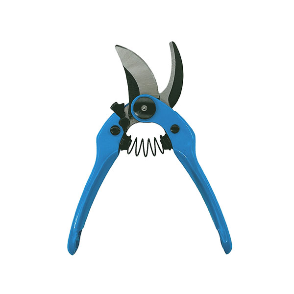 剪定作業から果実の収穫までマルチに使用できるスタンダード剪定ばさみ。