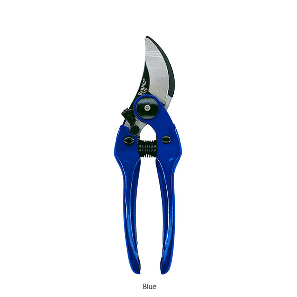 剪定作業から果実の収穫までマルチに使用できるスタンダード剪定ばさみ。