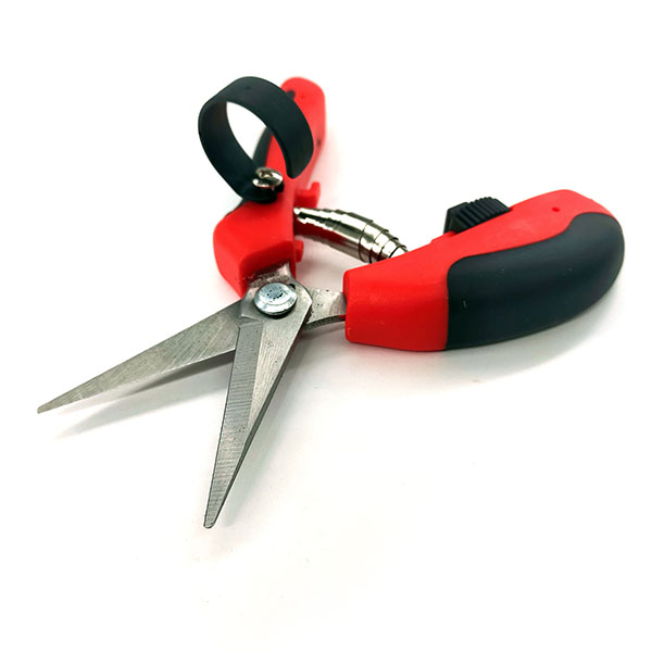 果実の収穫や細かな剪定に最適なニードルノーズばさみ。